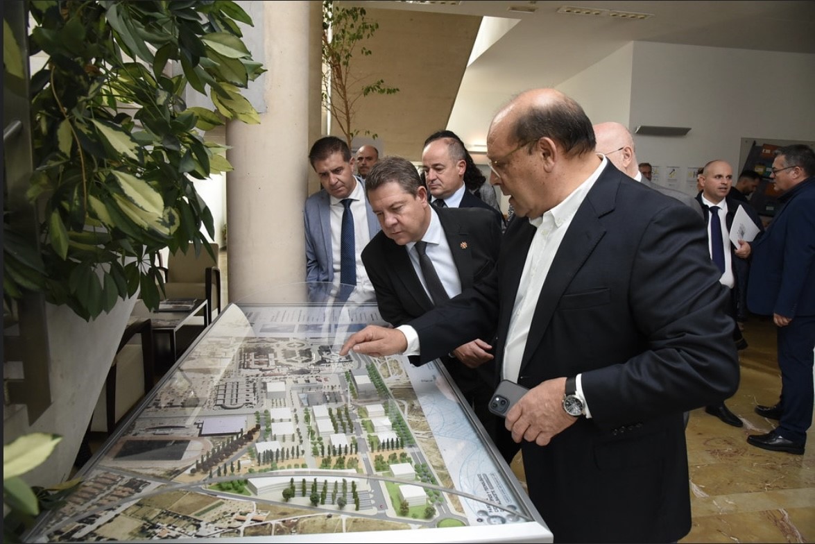 El presidente regional, Emiliano García-Page, participa en la inauguración de la ampliación del Parque Científico y Tecnológico de CLM, en Albacete.