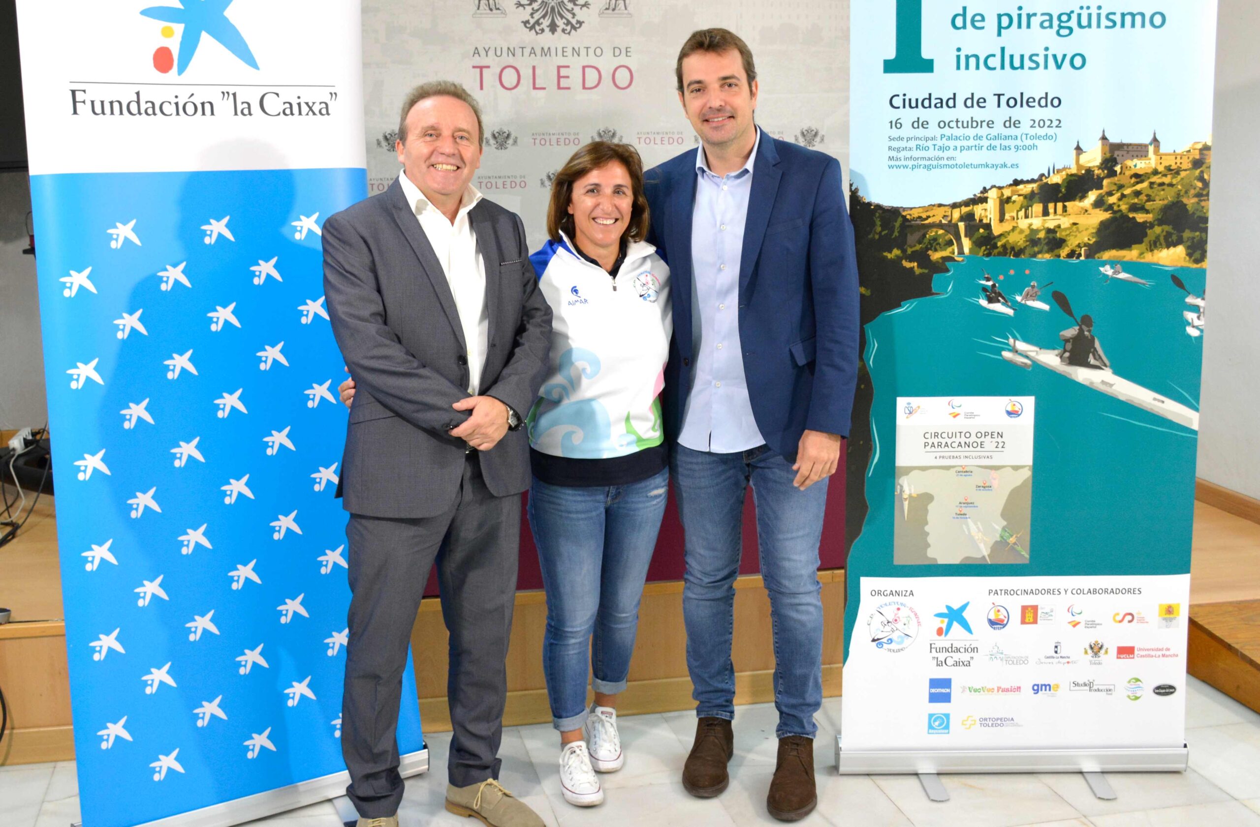 El concejal de Deportes, Pablo García (primero por la derecha), junto a Sira Villarino.