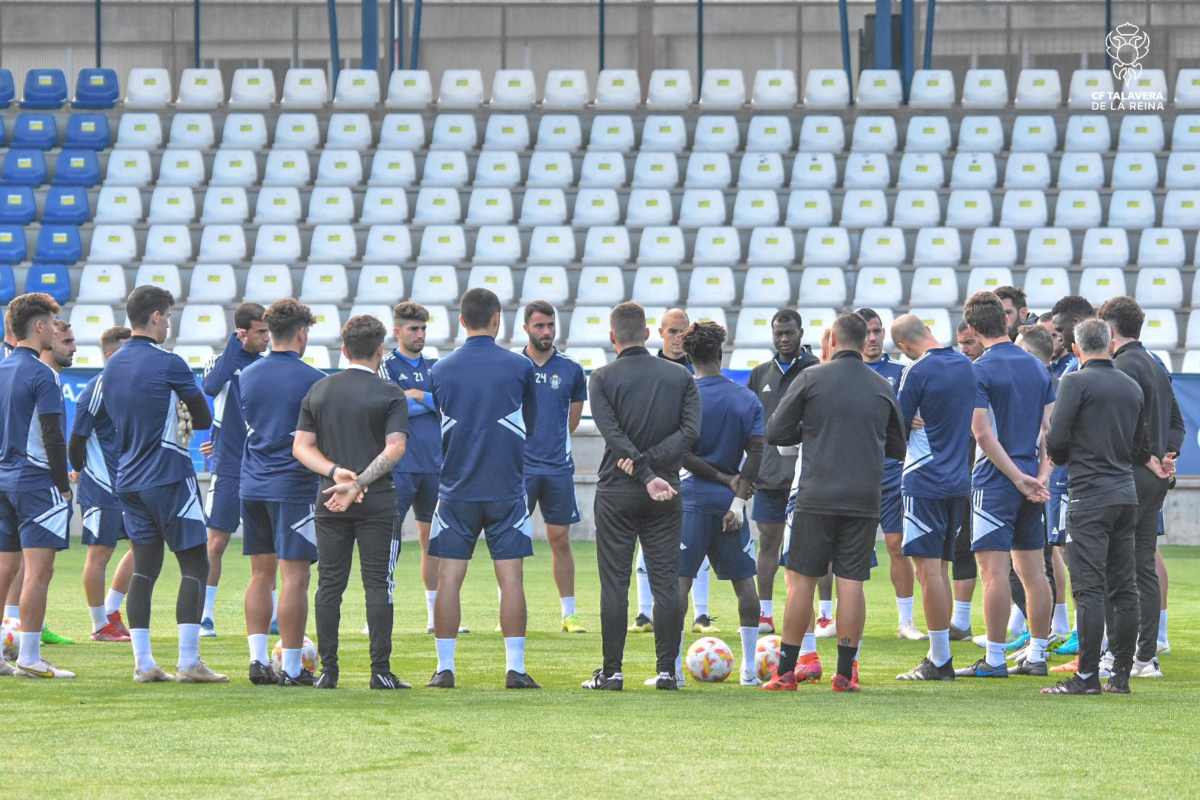 Pedro Díaz ya ha dirigido a la plantilla del Talavera. Foto: CF Talavera.