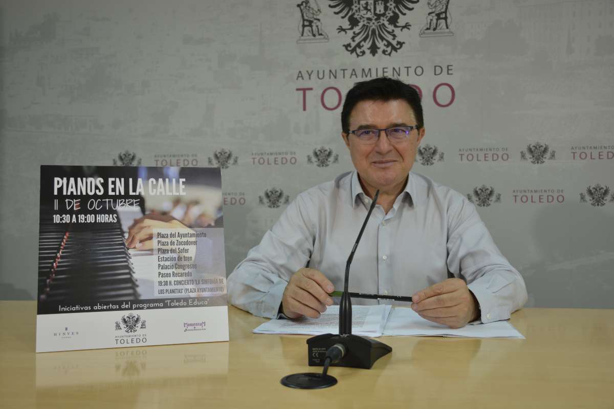 Teo García, presentando "Pianos en la calle".