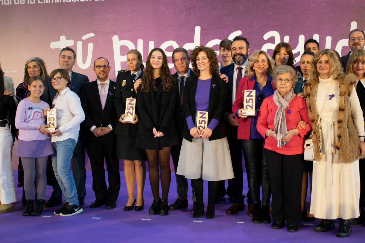 Acto institucional por el 25N en Azuqueca de Henares.