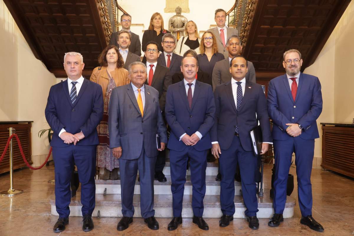 El Ayuntamiento de Guadalajara recibe al embajador de República Dominicana en España