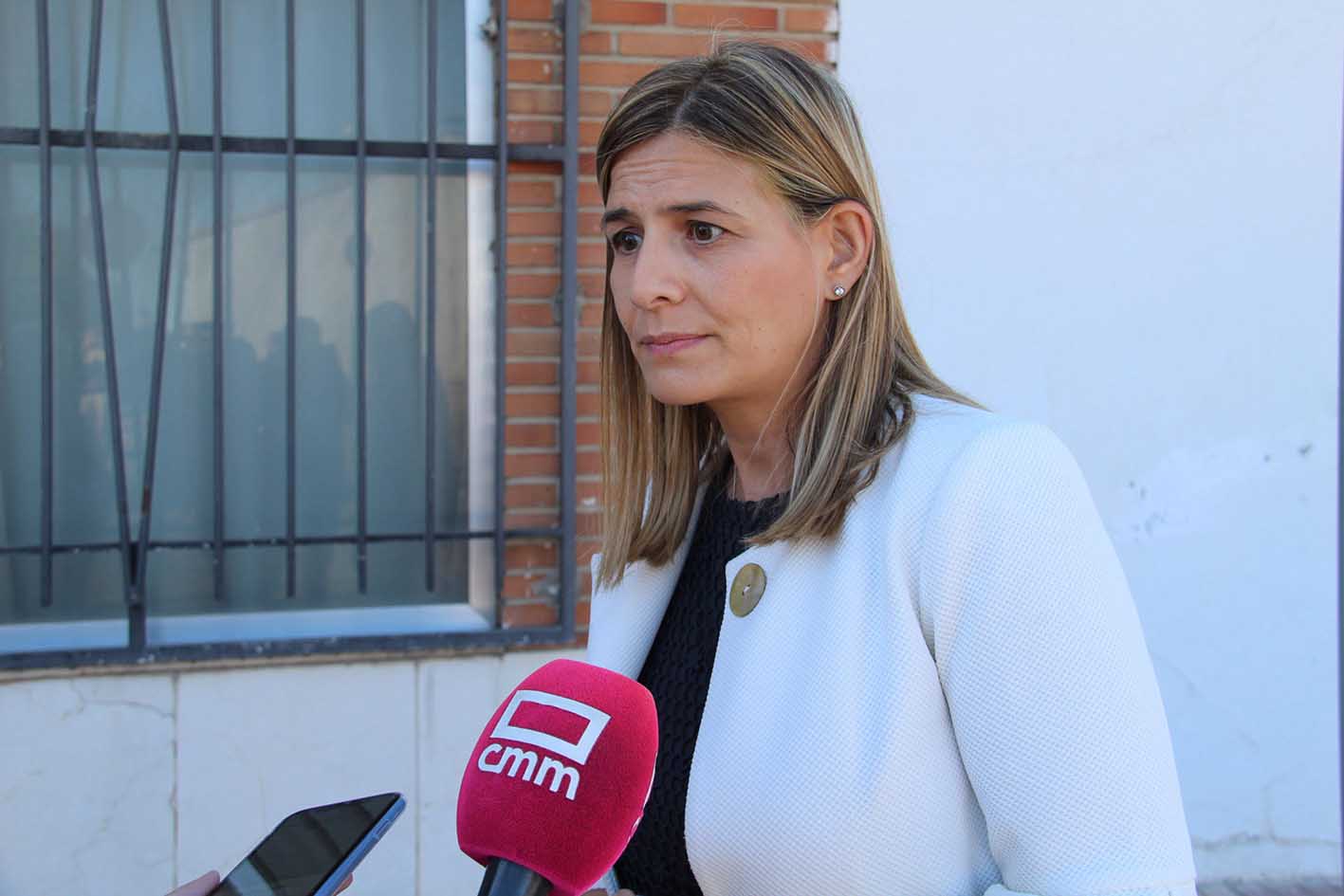 Carolina Agudo pregunta a Page si es quién habló con Puigdemont