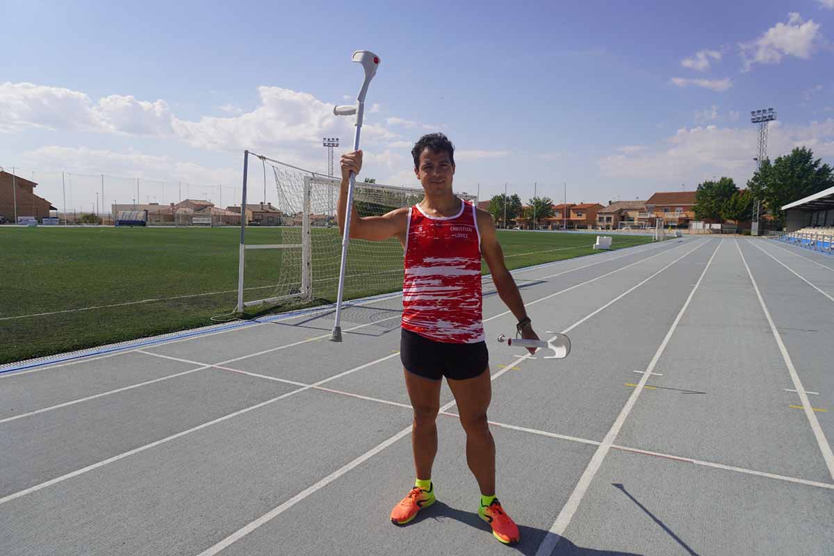 Christian López, cuando rubricó su 64º récord Guinness.