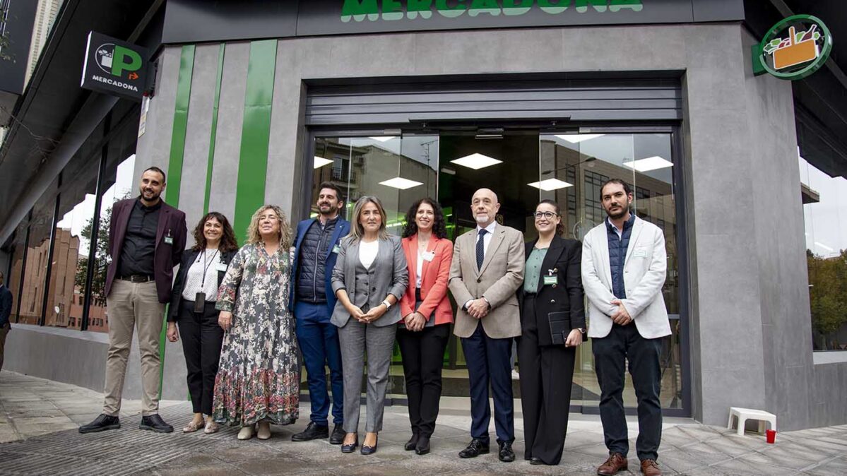 Mercadona ya cuenta con un nuevo supermercado en Toledo, en cuya inauguración ha estado la alcaldesa, Milagros Tolón. Foto: Rebeca Arango.