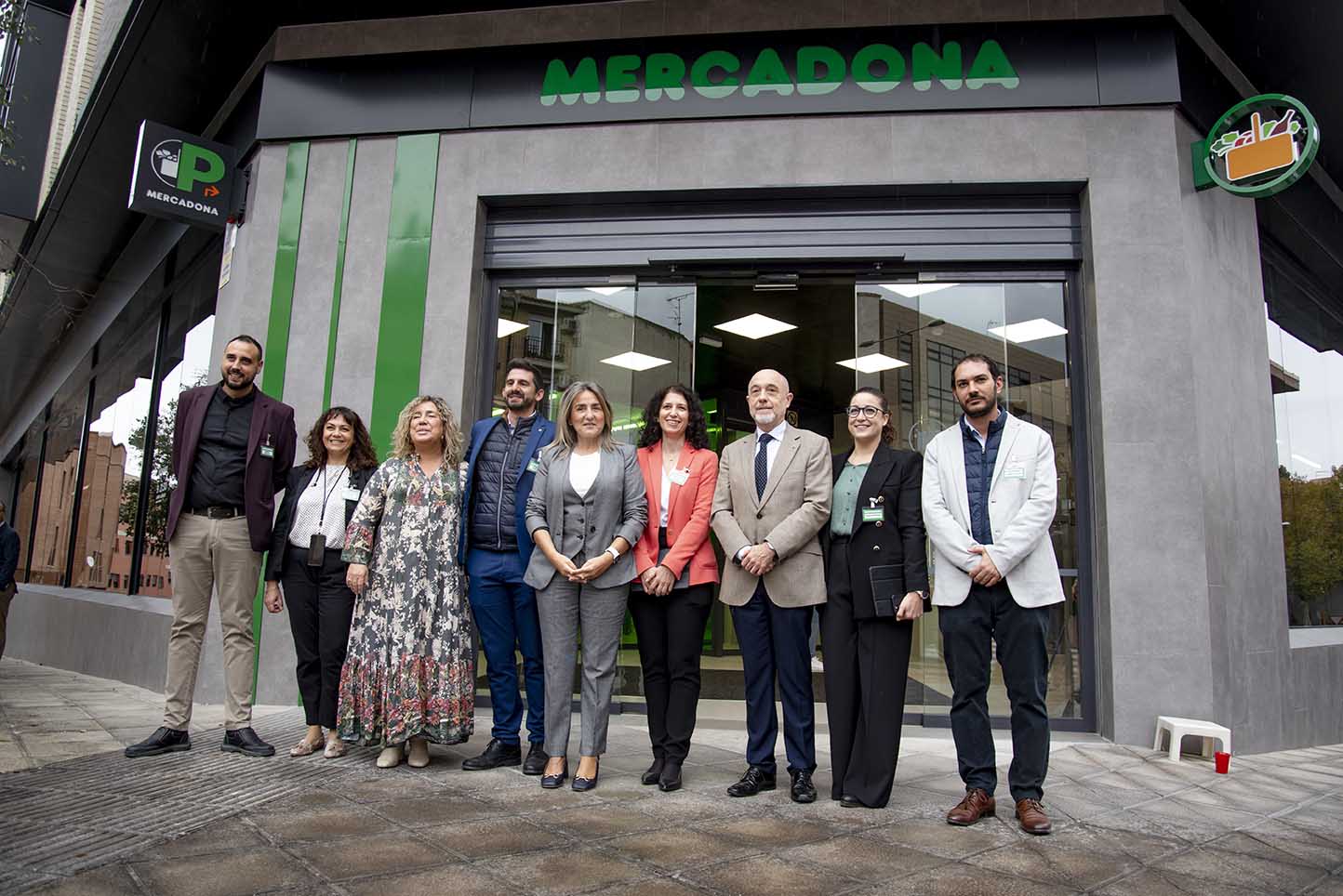 Mercadona ya cuenta con un nuevo supermercado en Toledo, en cuya inauguración ha estado la alcaldesa, Milagros Tolón. Foto: Rebeca Arango.