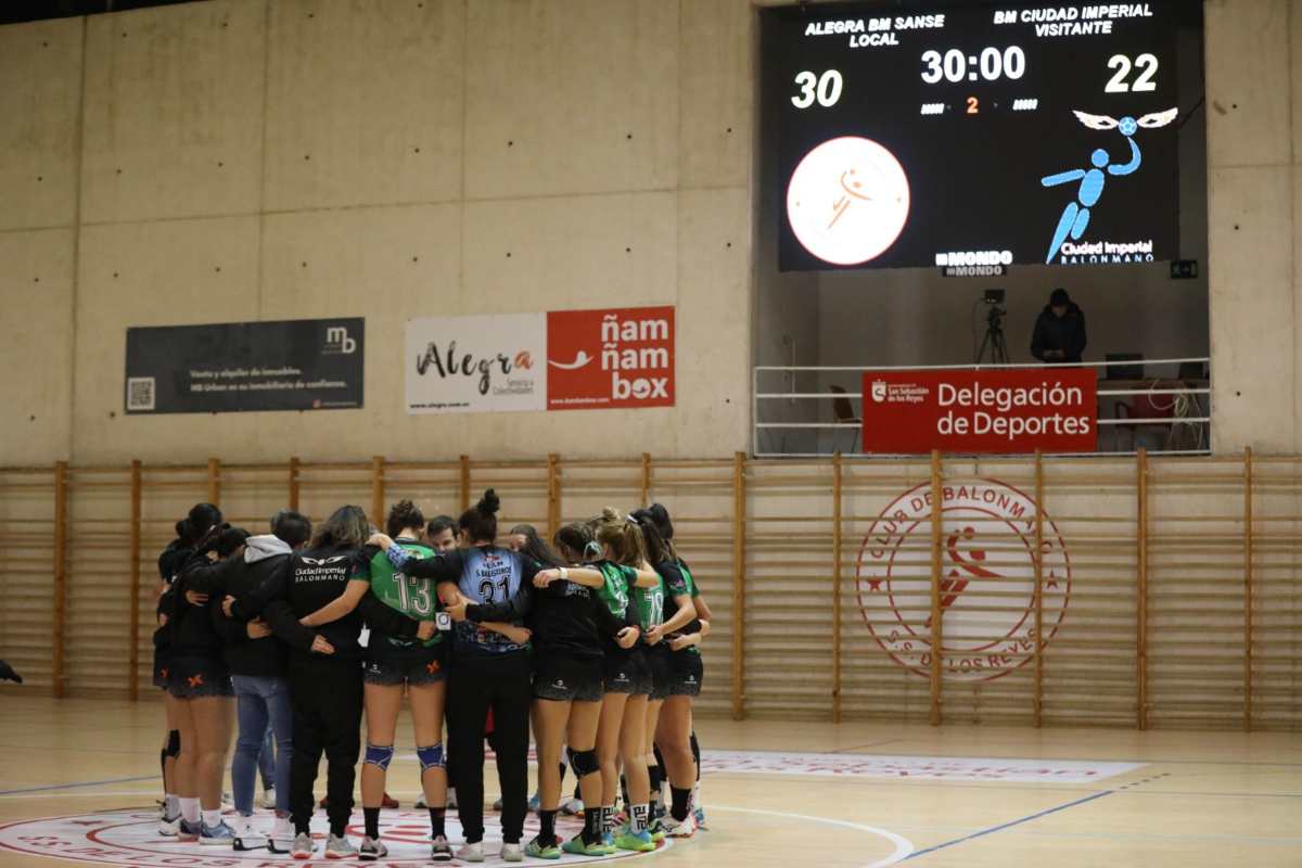 Las jugadoras del BM Toledo Imperial, en uno de lo descansos. Foto: BM Toledo Imperial.