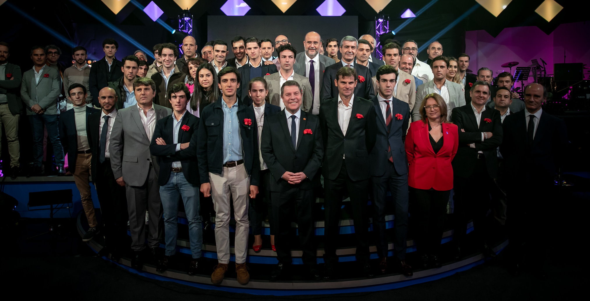 Page, junto a un nutrido grupo de toreros durante la presentación del nuevo canal de toros de CMMedia.