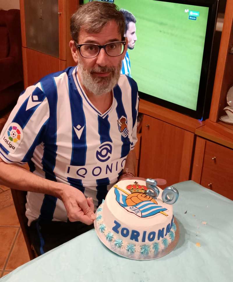 El fan de la Real. con una tarde de cumple... de la Real, claro.