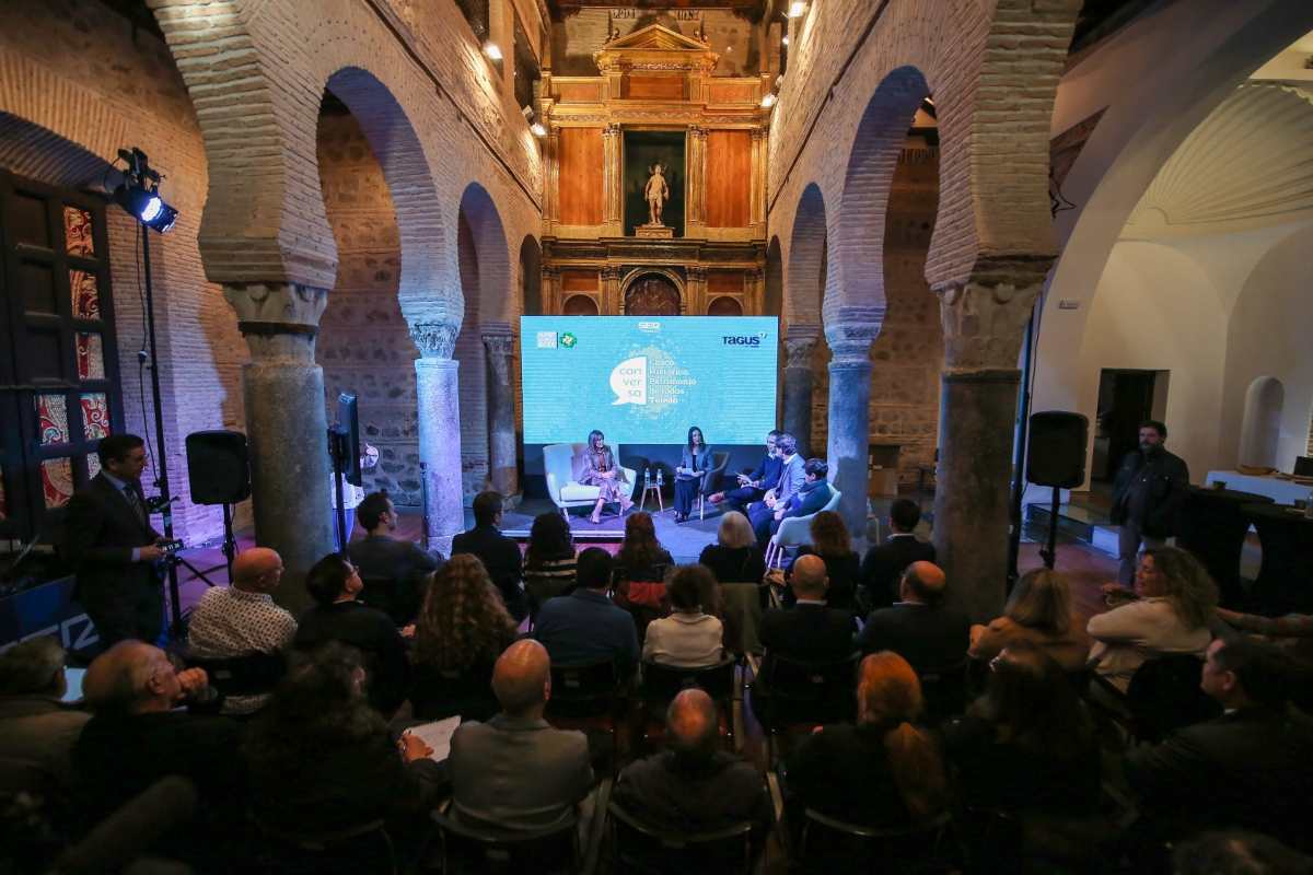 Milagros Tolón protagonizó el Foro Conversa de la Cadena SER.