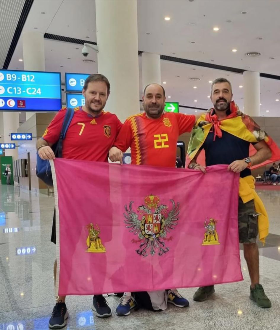 Curro sigue a la Selección con la Marea Roja Fans.