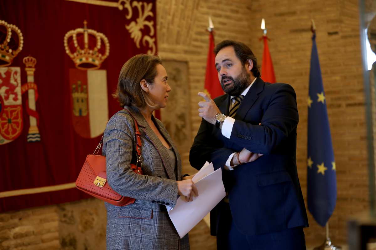 Paco Núñez y Cuca Gamarra reunidos en las Cortes de Castilla-La Mancha.