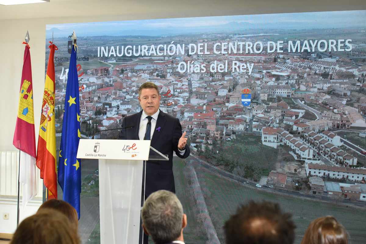 El presidente de Castilla-La Mancha, Emiliano García-Page, en la inauguración de la residencia de mayores de Olías del Rey.