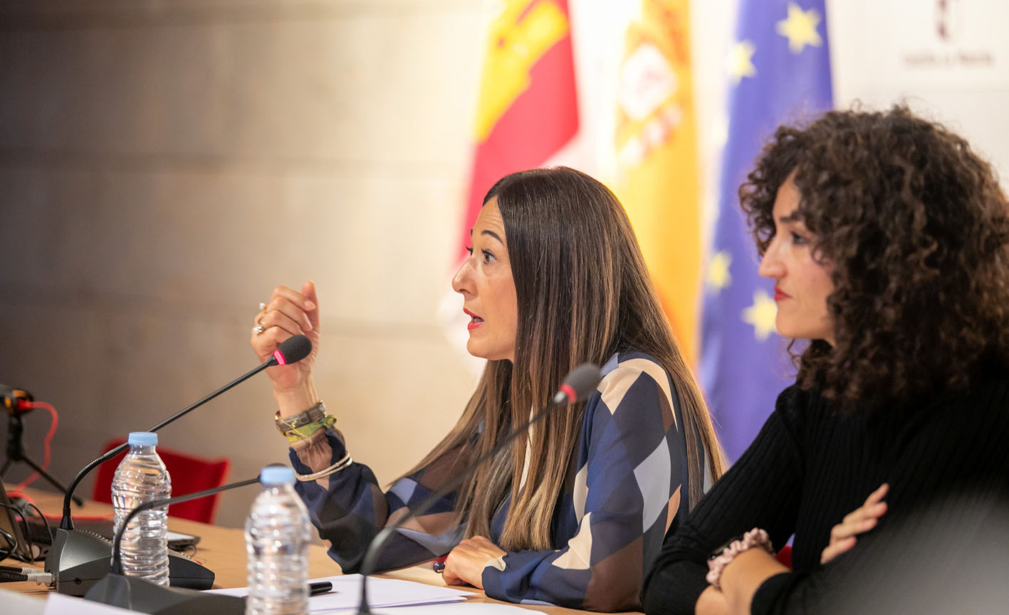 Pilar Callado, directora del Instituto de la Mujer de CLM; y Lourdes Nieto, de Médicos del Mundo.