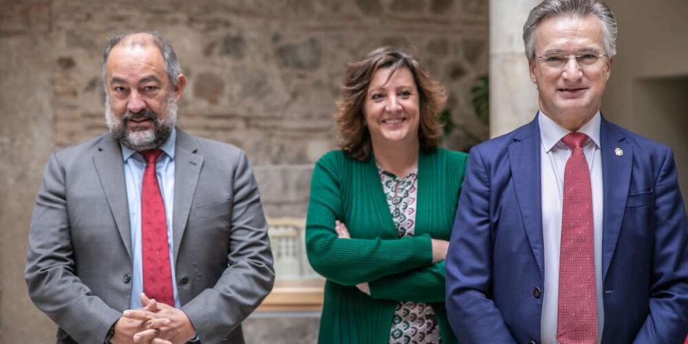 Julián Garde (izquierda), Patricia Franco y Felipe Hernández Perlines.
