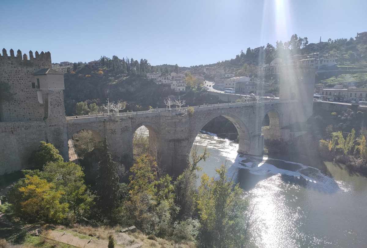 El río Tajo, a su paso por el puente de San Martín, en Toledo.