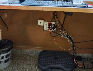 Problemas de cableado que denuncia UGT en el centro de especialidades de Illescas. Foto: UGT.