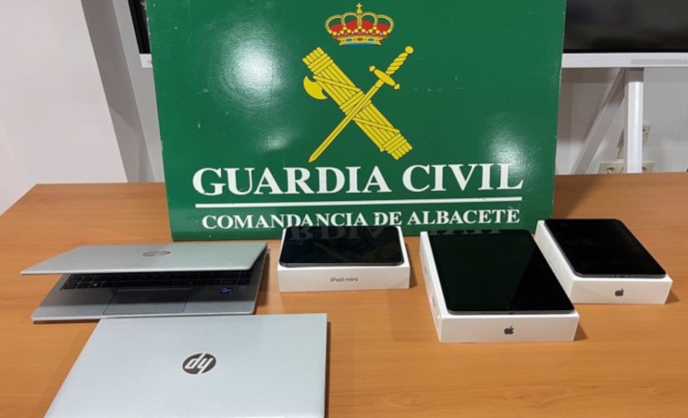 Dispositivos electrónicos robados y recuperados por la Guardia Civil de Albacete.