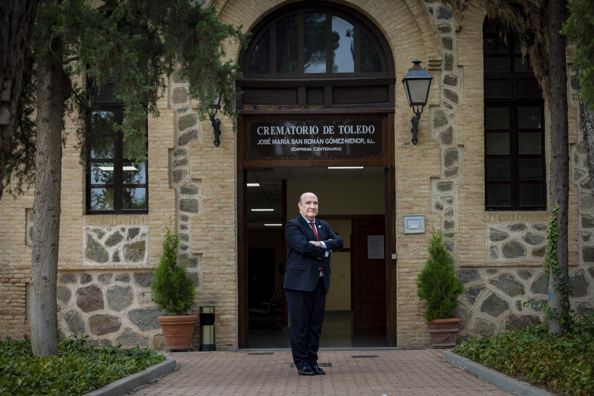 José María San Román, gerente de la funeraria San Román. Foto: EFE/Ángeles Visdómine.