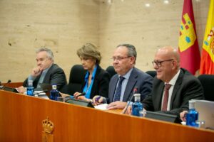 El consejero de Hacienda y Administraciones Públicas, Juan Alfonso Ruiz Molina, en la comisión de presupuestos de las Cortes de CLM.