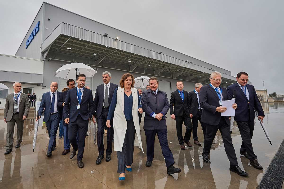 Inaugura la planta de fabricación de depósitos de polietileno de la compañía Schütz Ibérica en Cazalegas (Toledo). Foto: Manu Reino.