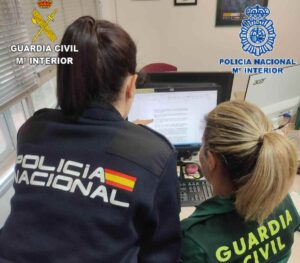 Operación "SIGARA-CAMEL" entre Policía Nacional y Guardia Civil acaba con al detención de dos personas relacionadas con el robo de estancos.