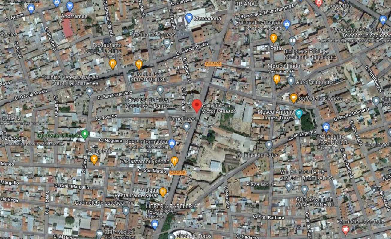 Calle Don Víctor Peñasco de Tomelloso, donde tuvo lugar un accidente laboral. Imagen: Google Maps.