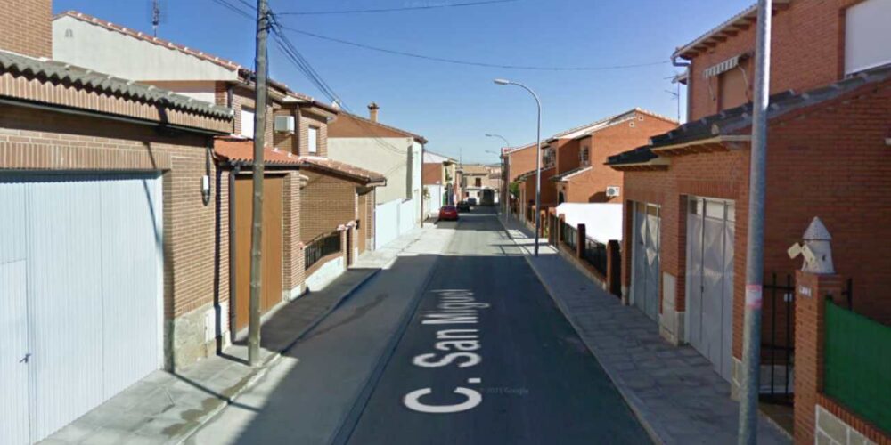 Calle San Miguel, en Novés (Toledo).