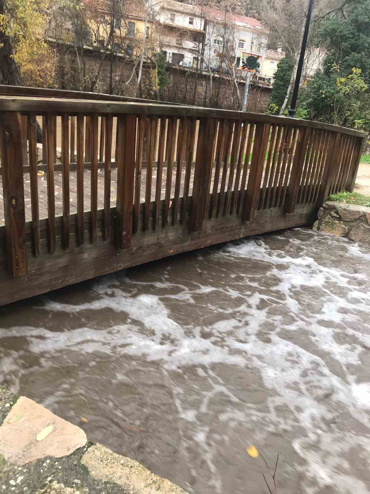 El Huécar, justo antes de su desembocadura en el Júcar, en la ciudad de Cuenca.