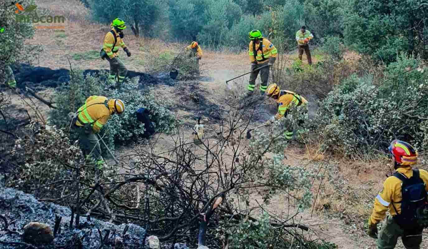 Trabajadores del Plan Infocam en el incendio de Yeste. Foto: Infocam.