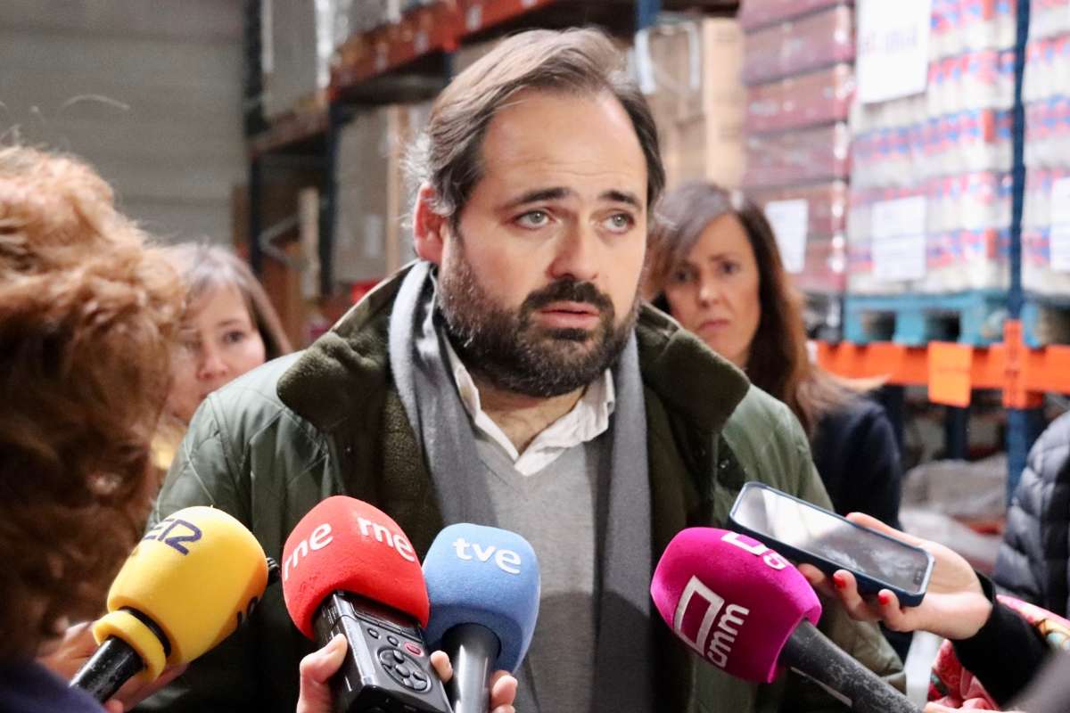 Paco Núñez, en su visita a la nave que sirve de almacén del Banco de Alimentos de Albacete.
