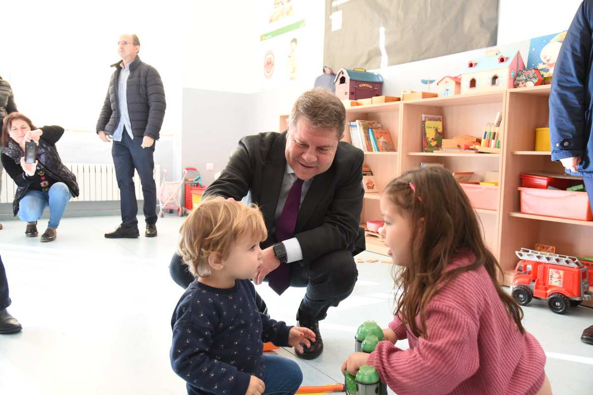 Page, en la reapertura del Centro Rural Agrupado (CRA) ‘Los Almendros’ en la sección de Pozo Lorente (Albacete).