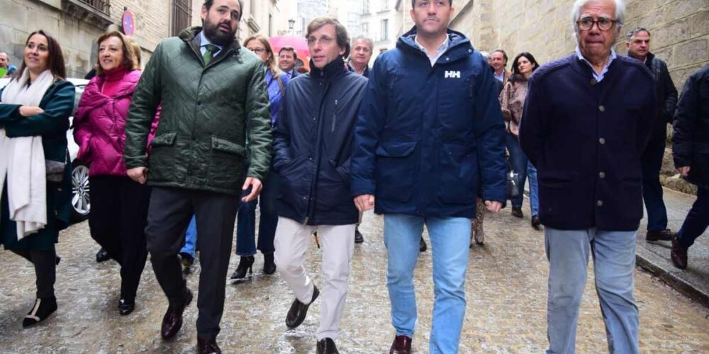 Paseo por Toledo de José Luis Martínez Almeida, Paco Núñez, Carlos Velázquez.