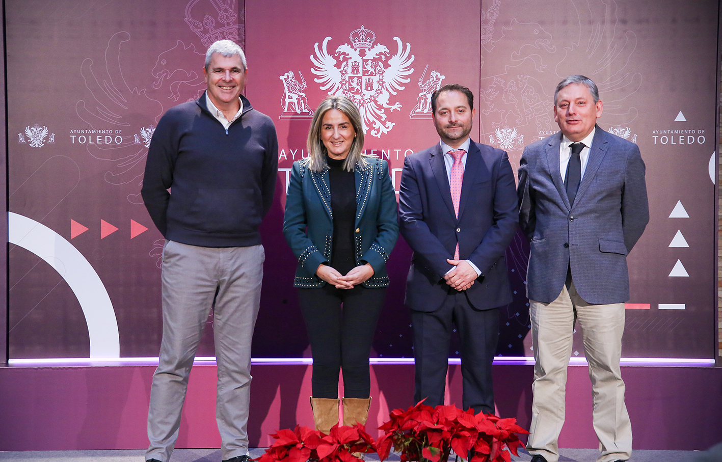 Milagros Tolón, alcaldesa de Toledo, junto a los responsables de la empresa.