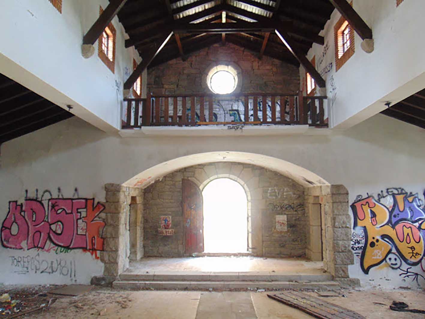 Interior de la iglesia de Salto de Castro.