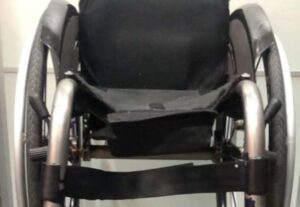 Isabel Fernández denuncia que Turkish Airlines le rompió su silla de ruedas, valorada en 9.000 euros.