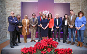 Milagros Tolón, alcaldesa de Toledo, junto a todos los concejales del PSOE.