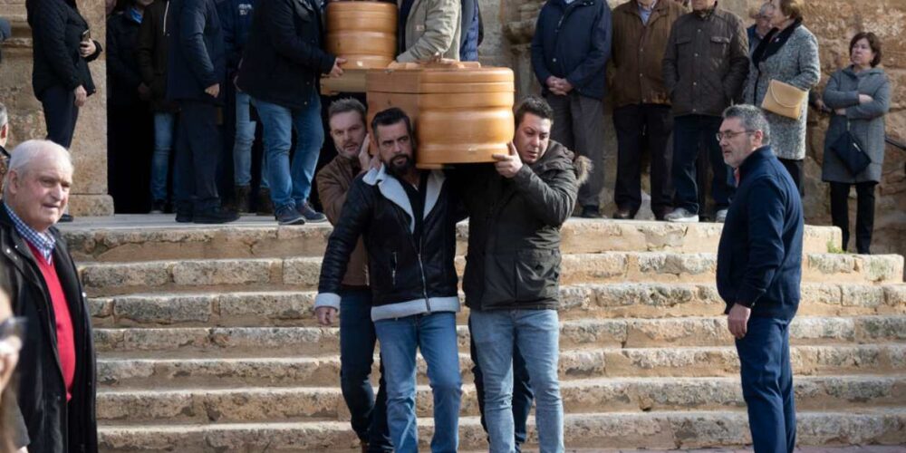 Funeral por el presunto asesinato de dos niñas por su madre en Quintanar del Rey. Foto: EFE/José del Olmo.