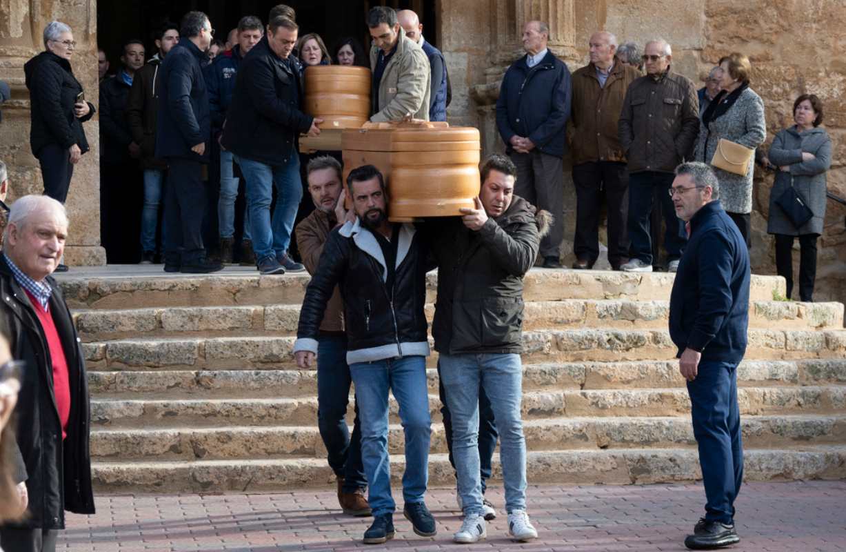 Funeral por el presunto asesinato de dos niñas por su madre en Quintanar del Rey. Foto: EFE/José del Olmo.