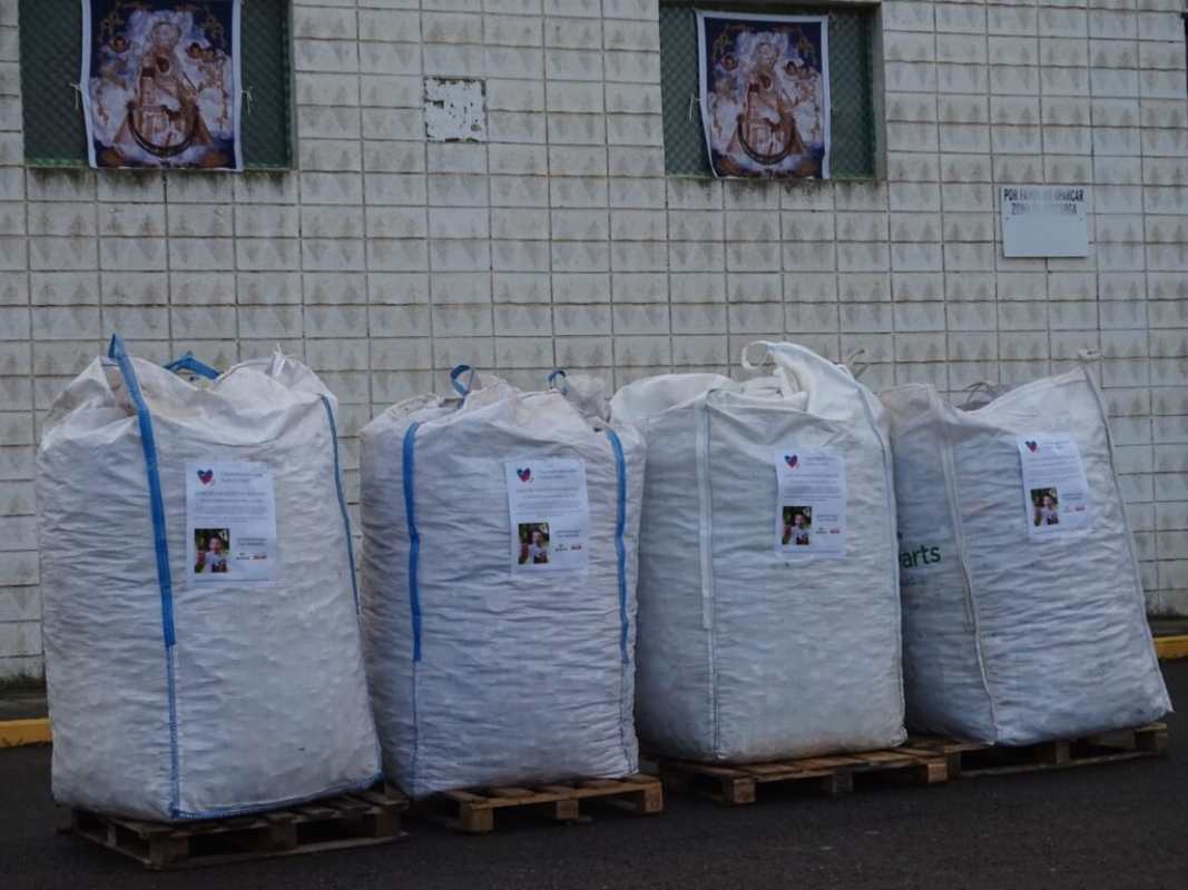 Recogieron cinco toneladas de tapones, la mitad de los necesarios para ayudar a Gabriel. Foto: Junta de la Virgen de Villena.