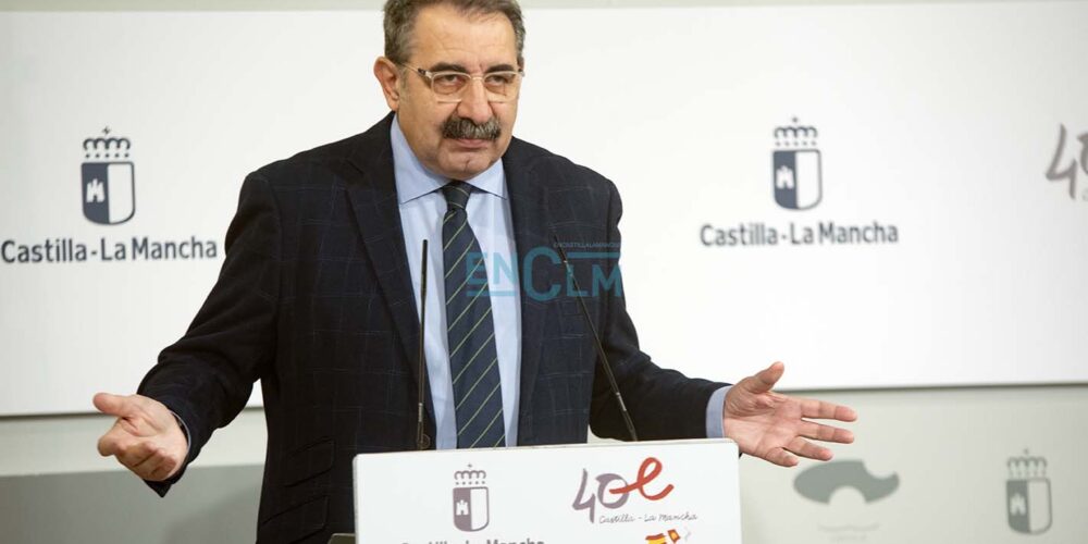 Jesús Fernández Sanz, consejero de Sanidad del Gobierno de CLM, habla del calendario de vacunación