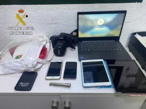 Algunos de los objetos robados en los colegios e institutos.