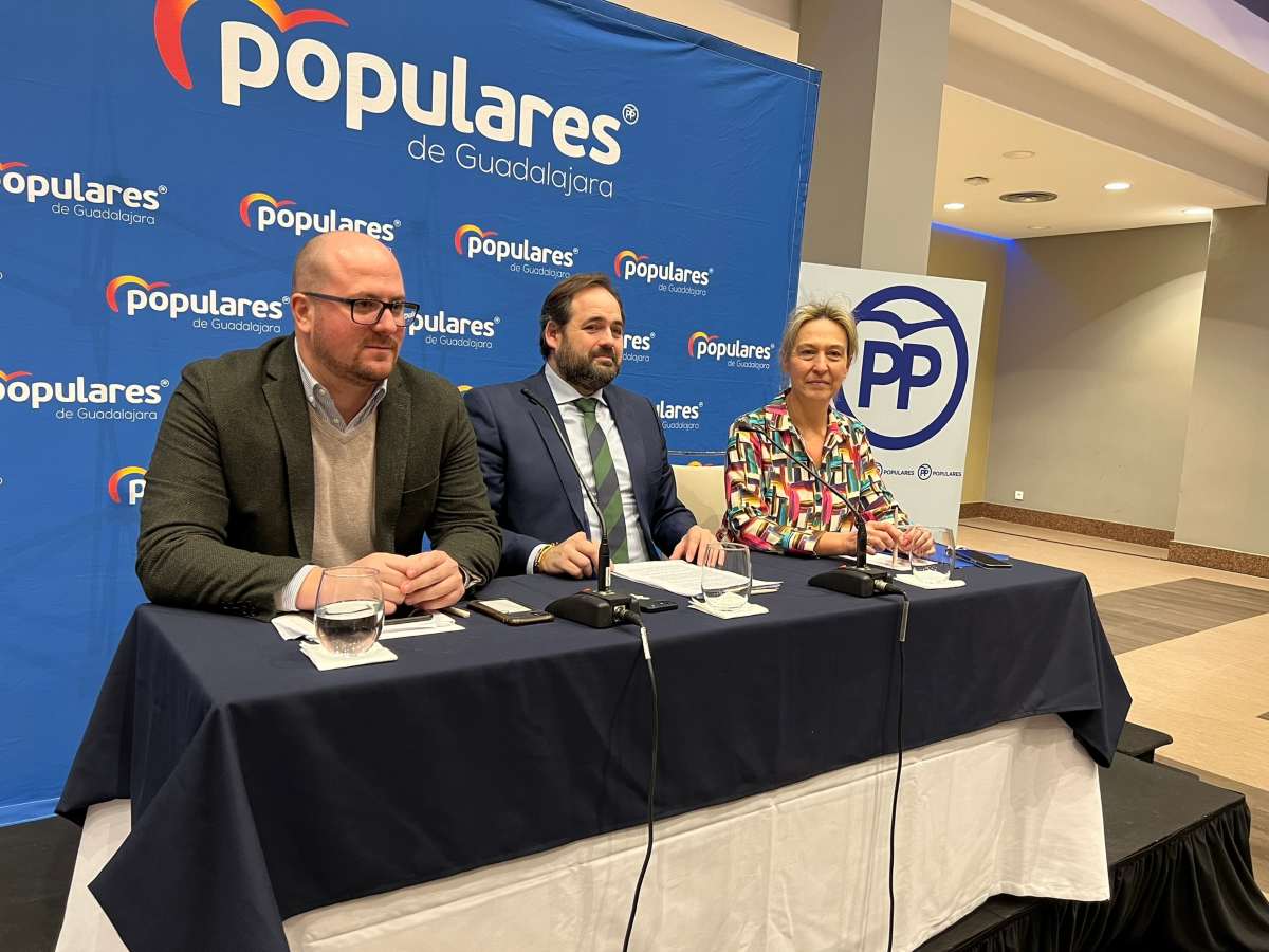 Paco Núñez, presidente del PP-CLM, presenta en Guadalajara la candidatura de Ana Guarinos junto al presidente del PP de Guadalajara, Lucas Castillo.