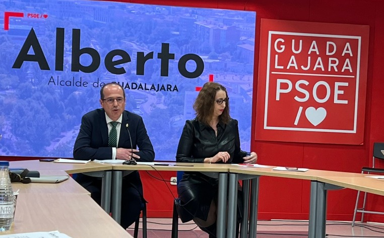 Alberto Rojo y Sara Simón en la presentación de la campaña preelectoral del PSOE de Guadalajara