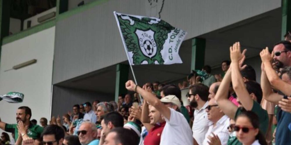 Foto de la afición del Toledo. Foto: CD Toledo.