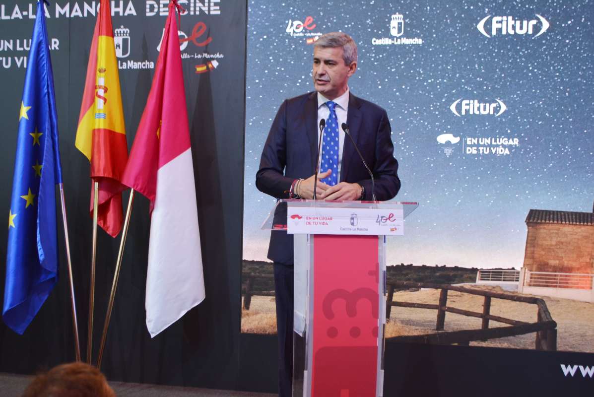 Álvaro Gutiérrez. interviniendo en la inauguración del stand de CLM.