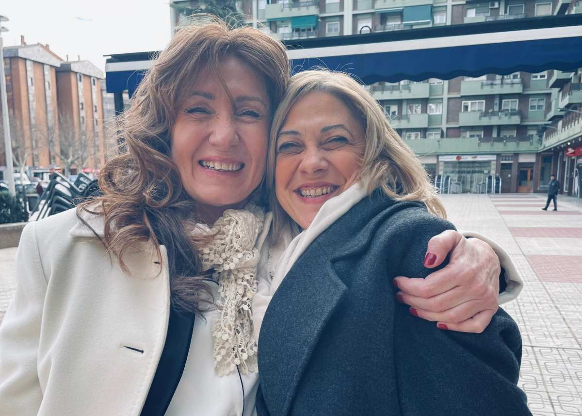 Cristina Fuentes, la candidata de Ciudadanos a la Alcaldía de Cuenca, junto con Carmen Picazo, coordinadora autonómica de Ciudadanos.