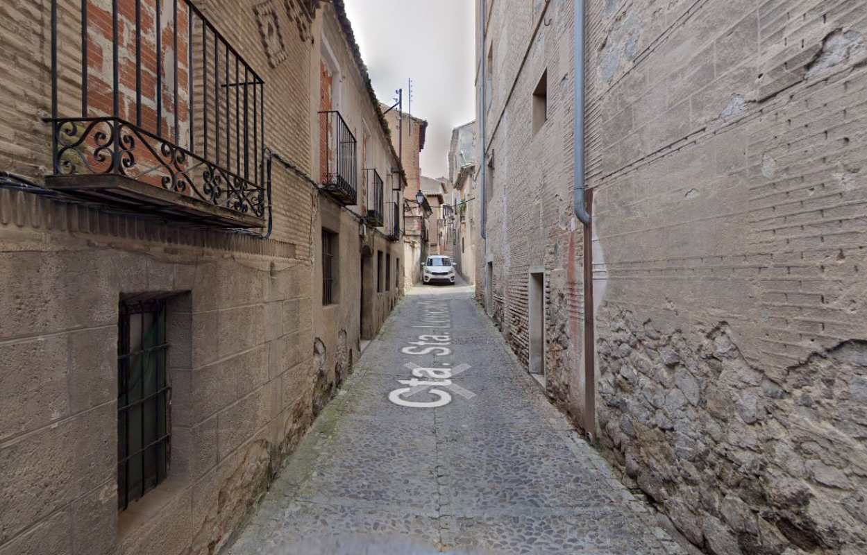 Una de las objeciones de la Real Academia se refiere a la actuación en la Cuesta de Santa Leocadia 22 y 24. Foto: Google Maps.