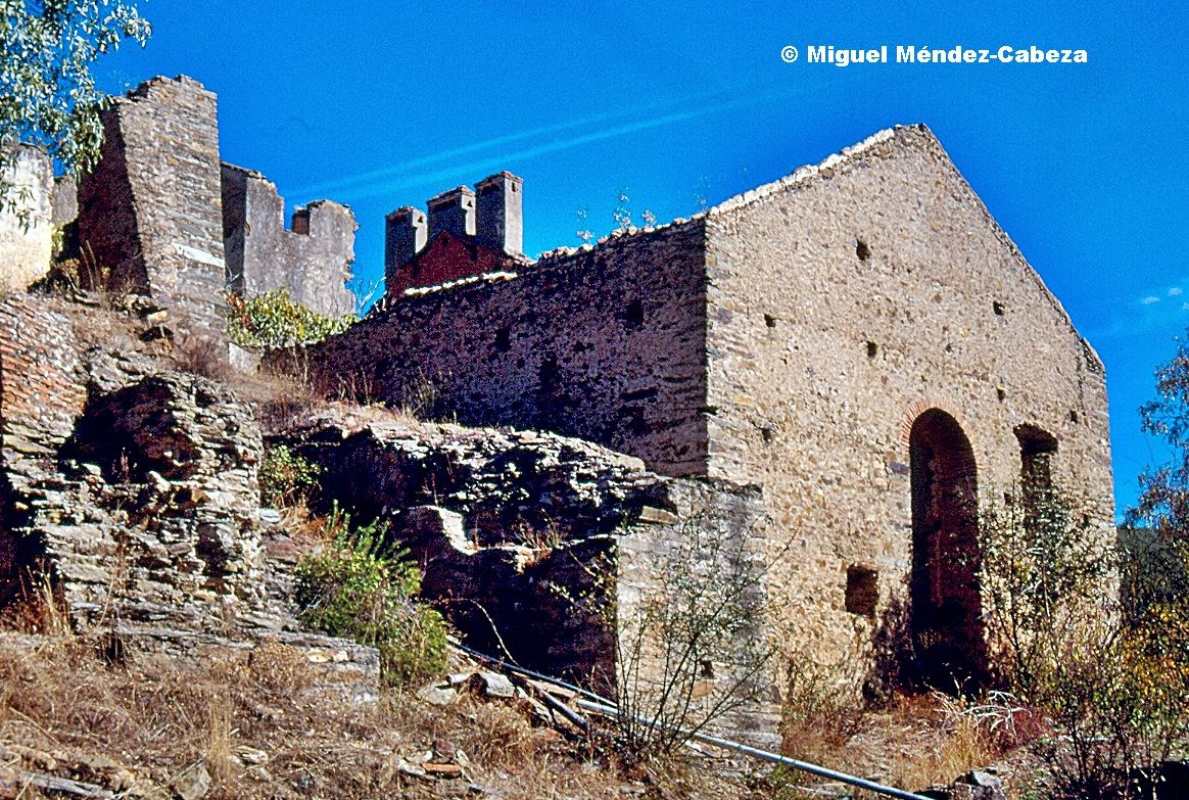 Las ferrerías de San José del Mazo están completamente arruinadas. Foto: Miguel Méndez Cabeza.