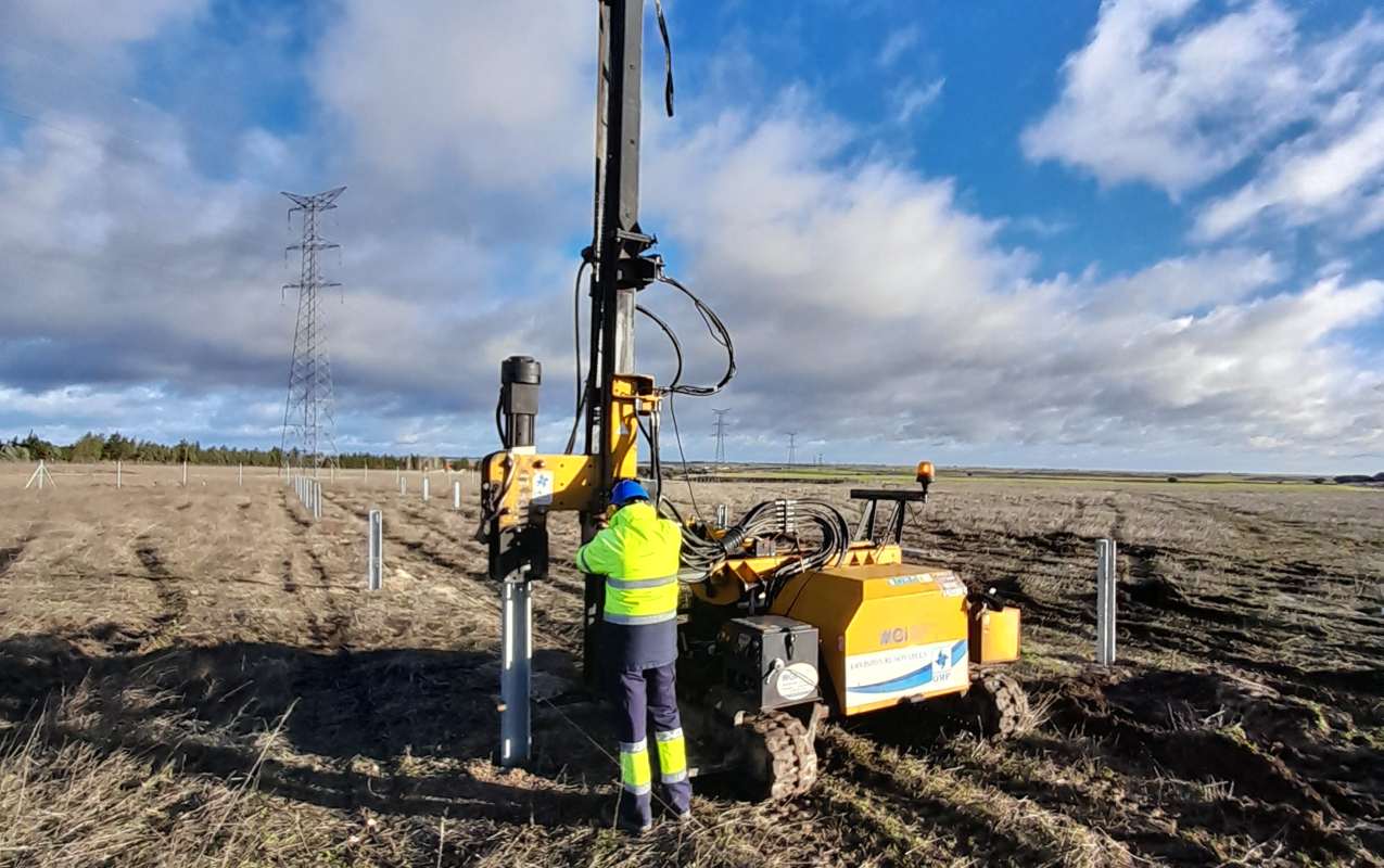 Trabajos de hincado en la planta solar Calera.